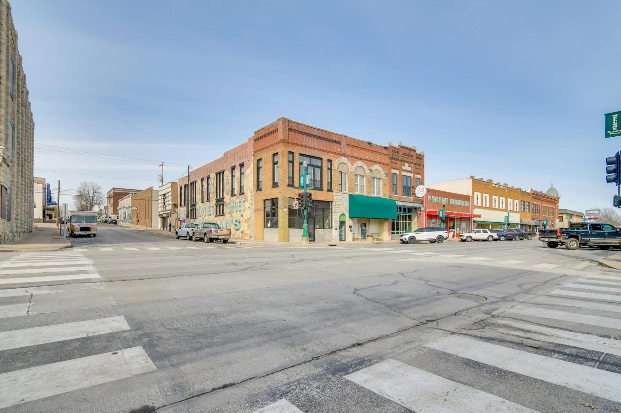 Dtwn Loft In The Heart Of Monett Pets Welcome! Exteriör bild